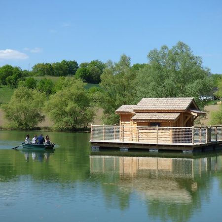 Cabanes Flottantes Du Lac De Pelisse Hotell Douzains Exteriör bild