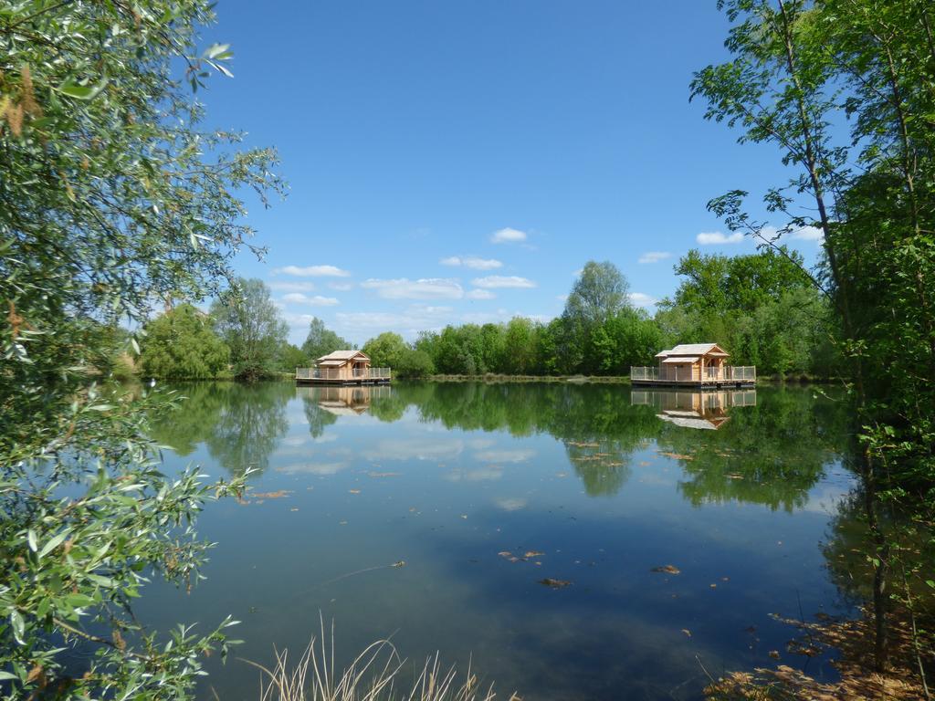 Cabanes Flottantes Du Lac De Pelisse Hotell Douzains Exteriör bild