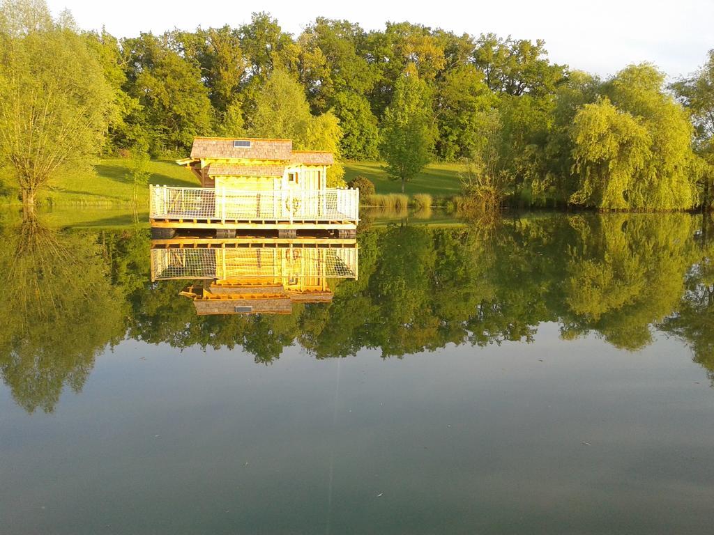 Cabanes Flottantes Du Lac De Pelisse Hotell Douzains Exteriör bild