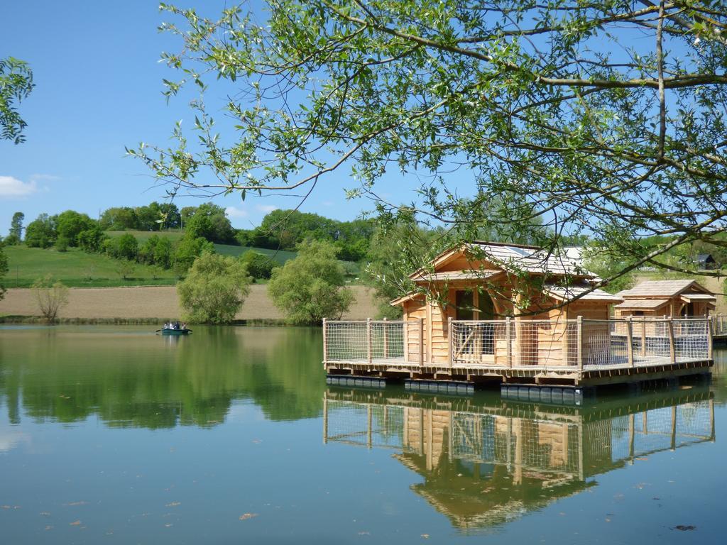 Cabanes Flottantes Du Lac De Pelisse Hotell Douzains Exteriör bild