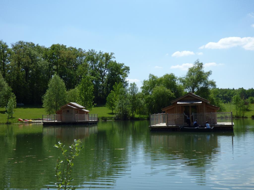 Cabanes Flottantes Du Lac De Pelisse Hotell Douzains Exteriör bild