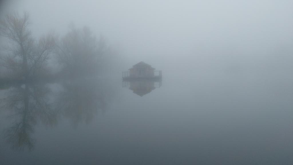 Cabanes Flottantes Du Lac De Pelisse Hotell Douzains Exteriör bild